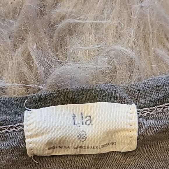 T.l.a anthropologie‎ womens Green camouflage cut out front tshirt size xs - Picture 3 of 5